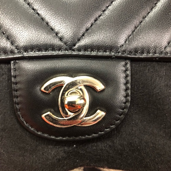 Chanel 20B Mini Chevron Black Lambskin LGHW - Picture 3 of 10